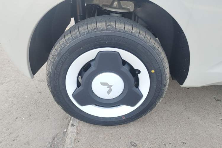 Used Wuling Hongguang MINIEV 2024 3rd Generation 215km Youth Edition Right Rear Wheel Hub