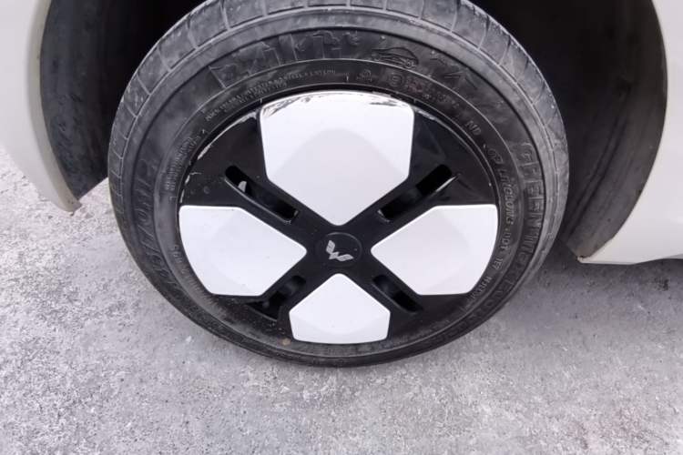 Used Wuling Hongguang MINIEV 2024 3rd Generation 215km Advanced Version Right Rear Wheel Hub