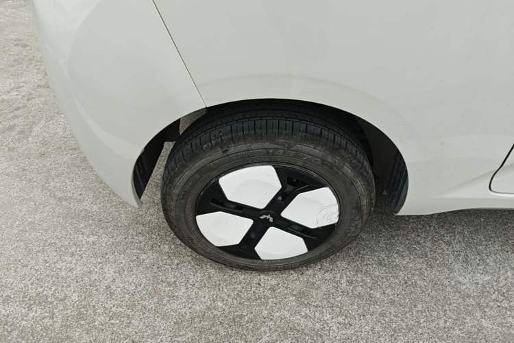 Used Wuling Hongguang MINIEV 2024 3rd Generation 215km Advanced Version Right Rear Wheel Hub