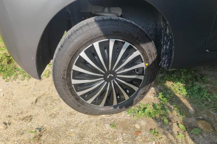 Used Wuling Hongguang MINIEV 2024 3rd Generation 215km Youth Edition Right Rear Wheel Hub