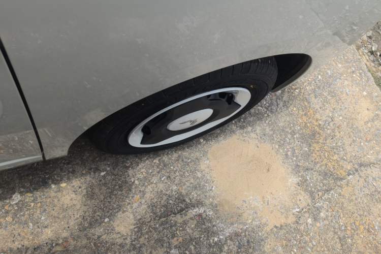 Used Wuling Hongguang MINIEV 2024 3rd Generation 215km Youth Edition Right Rear Wheel Hub