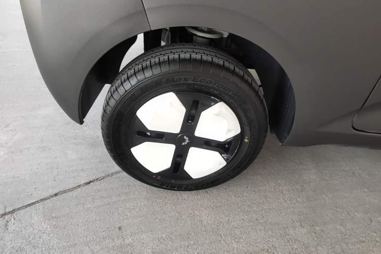Used Wuling Hongguang MINIEV 2024 3rd Generation 215km Advanced Version Right Rear Wheel Hub