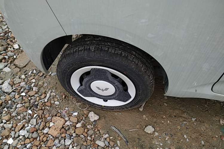 Used Wuling Hongguang MINIEV 2024 3rd Generation 215km Youth Edition Right Rear Wheel Hub