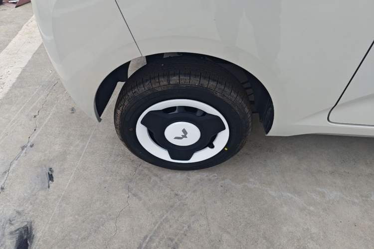 Used Wuling Hongguang MINIEV 2024 3rd Generation 215km Youth Edition Right Rear Wheel Hub