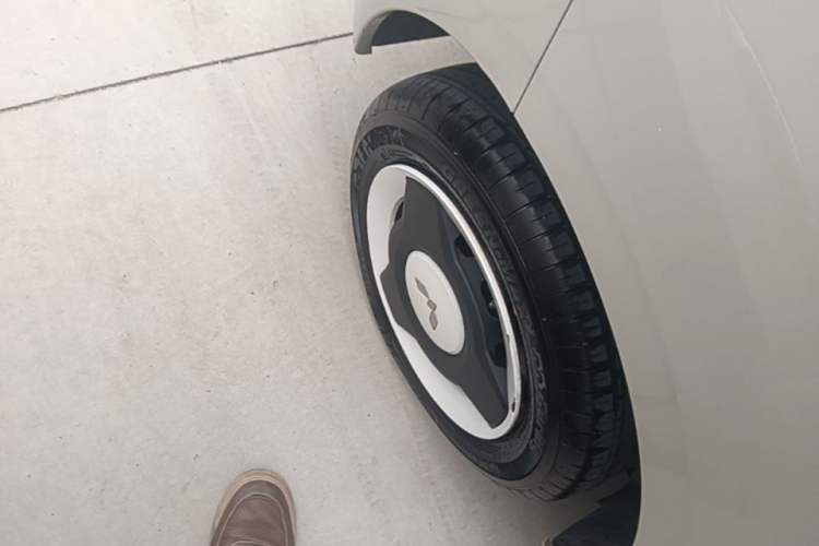 Used Wuling Hongguang MINIEV 2024 3rd Generation 215km Youth Edition Right Rear Wheel Hub