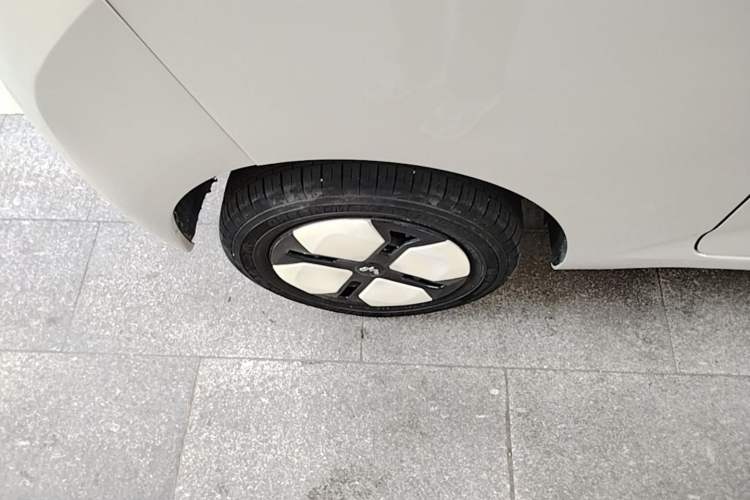 Used Wuling Hongguang MINIEV 2024 3rd Generation 215km Advanced Version Right Rear Wheel Hub
