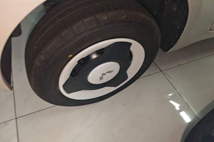 Used Wuling Hongguang MINIEV 2024 3rd Generation 215km Youth Edition Right Rear Wheel Hub