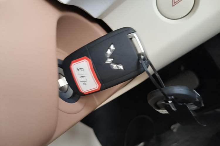 Used Wuling Hongguang MINIEV 2024 3rd Generation 215km Youth Edition Vehicle Key