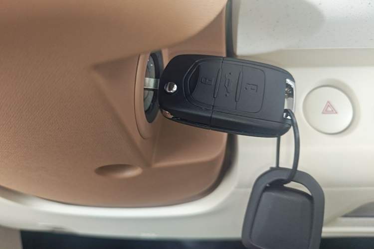Used Wuling Hongguang MINIEV 2024 3rd Generation 215km Youth Edition Vehicle Key