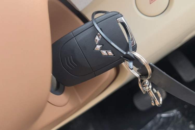 Used Wuling Hongguang MINIEV 2024 3rd Generation 215km Youth Edition Vehicle Key
