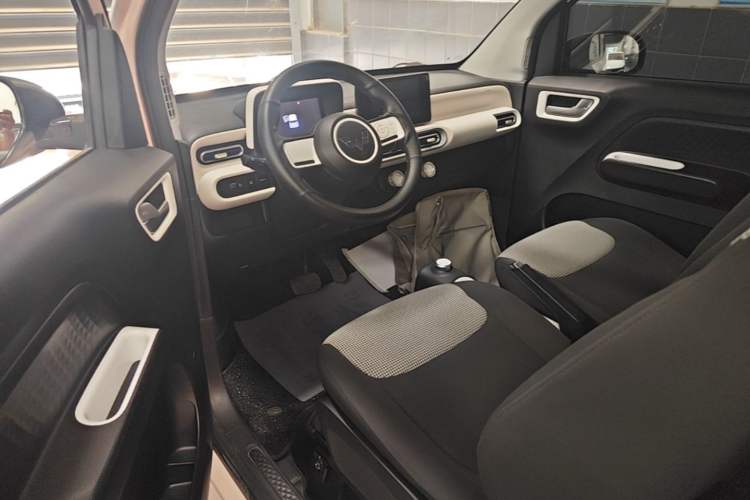 Used Wuling Hongguang MINIEV 2024 3rd Generation 215km Advanced Version Driver Seat