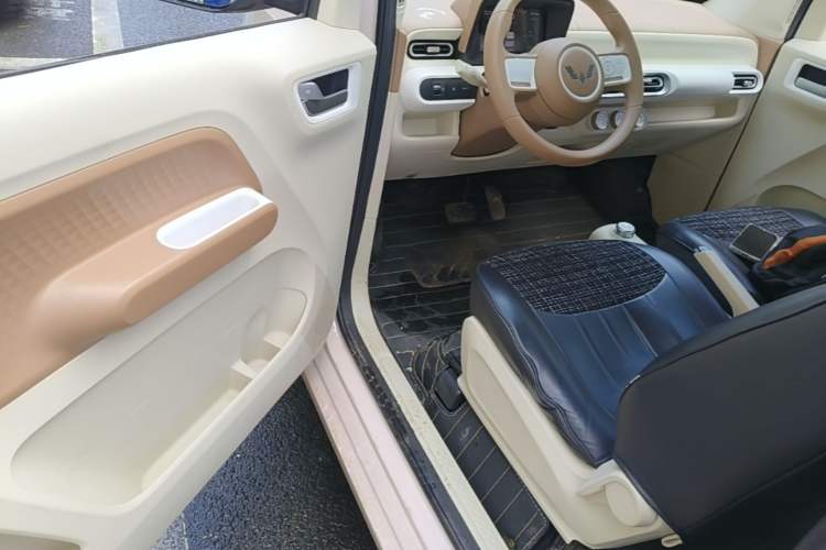 Used Wuling Hongguang MINIEV 2024 3rd Generation 215km Youth Edition Driver Seat