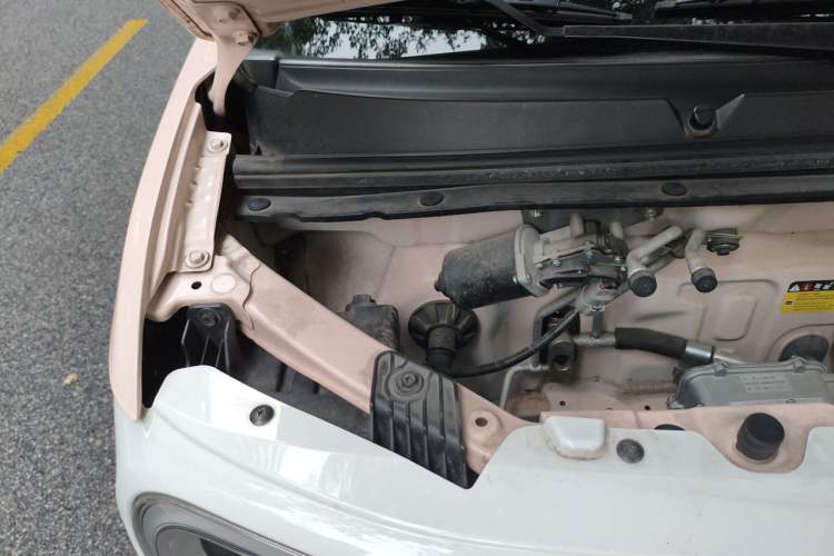 Used Wuling Hongguang MINIEV 2024 3rd Generation 215km Advanced Version Engine Bay Right