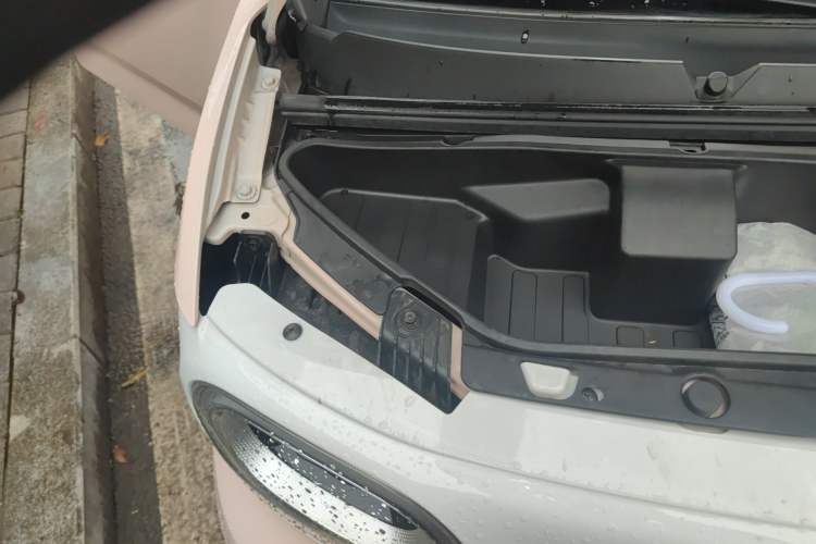 Used Wuling Hongguang MINIEV 2024 Third Generation 120 km Engine Bay Right