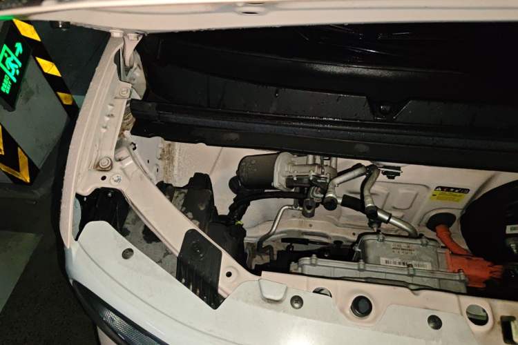 Used Wuling Hongguang MINIEV 2024 3rd Generation 215km Advanced Version Engine Bay Right