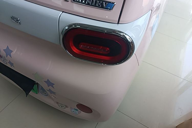 Used Wuling Hongguang MINIEV 2024 3rd Generation 215km Advanced Version Exterior 3