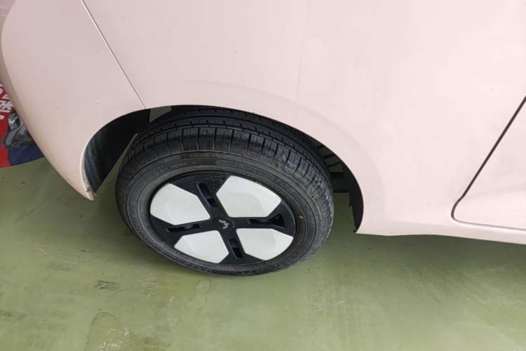Used Wuling Hongguang MINIEV 2024 3rd Generation 215km Advanced Version Exterior 4