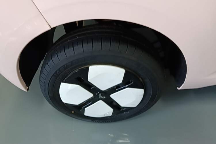 Used Wuling Hongguang MINIEV 2024 3rd Generation 215km Advanced Version Exterior 5