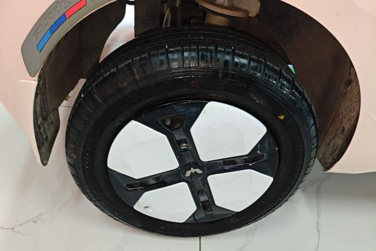 Used Wuling Hongguang MINIEV 2024 3rd Generation 215km Advanced Version Exterior 5