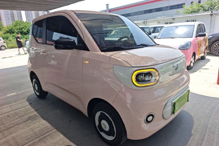 Used Wuling Hongguang MINIEV 2024 3rd Generation 215km Youth Edition Front Right 45 Deg