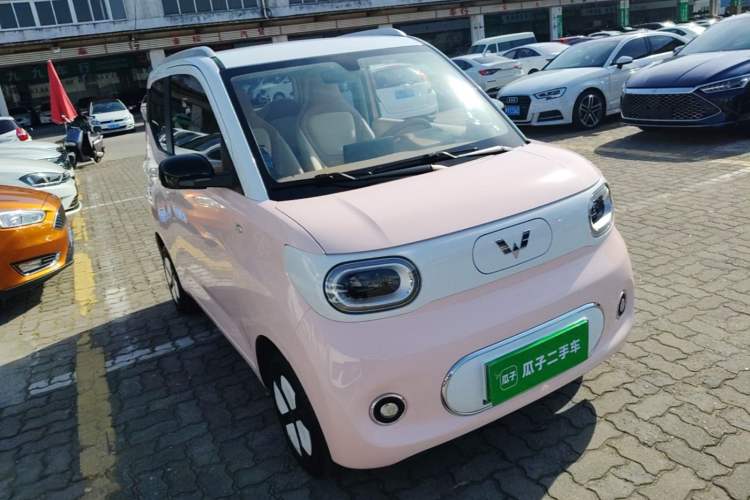 Used Wuling Hongguang MINIEV 2024 3rd Generation 215km Advanced Version Front Right 45 Deg
