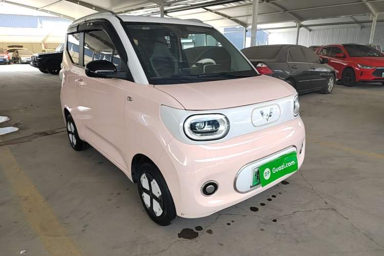 Used Wuling Hongguang MINIEV 2024 3rd Generation 215km Advanced Version Front Right 45 Deg