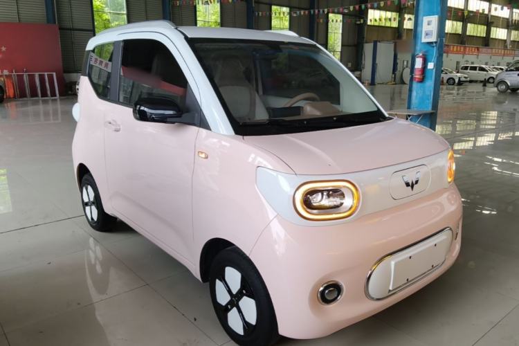 Used Wuling Hongguang MINIEV 2024 3rd Generation 215km Advanced Version Front Right 45 Deg