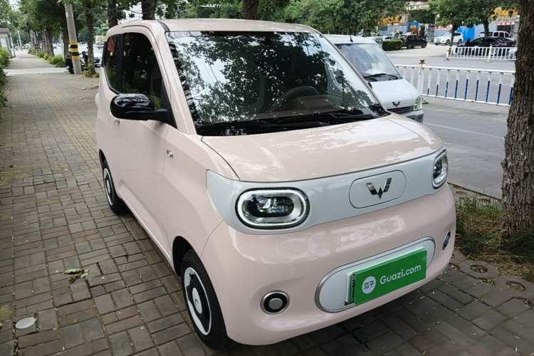 Used Wuling Hongguang MINIEV 2024 3rd Generation 215km Youth Edition Front Right 45 Deg