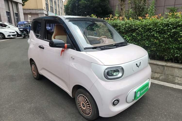 Used Wuling Hongguang MINIEV 2024 3rd Generation 215km Youth Edition Front Right 45 Deg