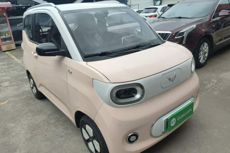 Used Wuling Hongguang MINIEV 2024 3rd Generation 215km Advanced Version Front Right 45 Deg