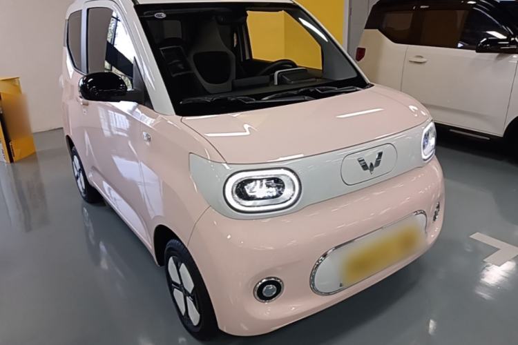 Used Wuling Hongguang MINIEV 2024 3rd Generation 215km Advanced Version Front Right 45 Deg