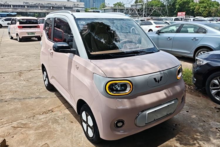 Used Wuling Hongguang MINIEV 2024 3rd Generation 215km Advanced Version Front Right 45 Deg