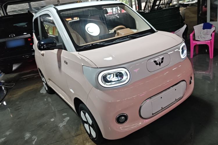 Used Wuling Hongguang MINIEV 2024 3rd Generation 215km Advanced Version Front Right 45 Deg