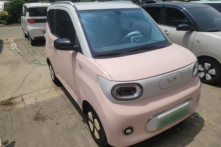 Used Wuling Hongguang MINIEV 2024 3rd Generation 215km Advanced Version Front Right 45 Deg