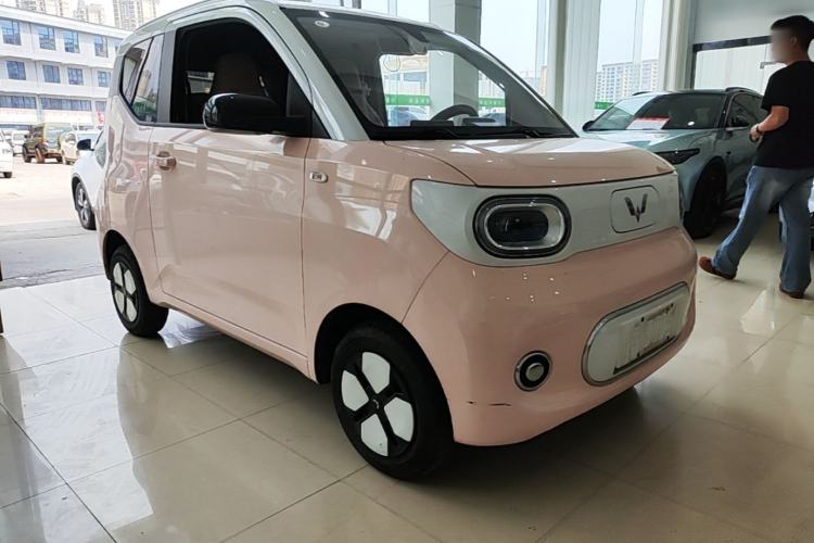Used Wuling Hongguang MINIEV 2024 3rd Generation 215km Advanced Version Front Right 45 Deg