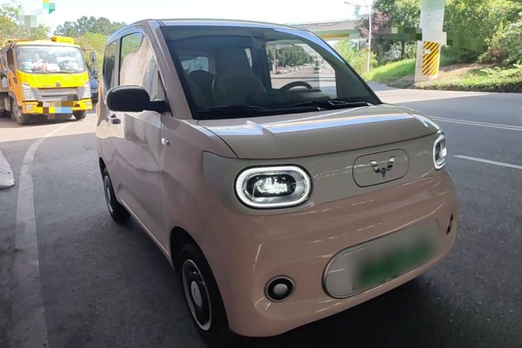 Used Wuling Hongguang MINIEV 2024 3rd Generation 215km Youth Edition Front Right 45 Deg