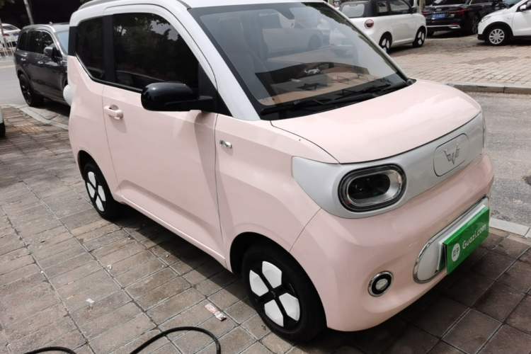 Used Wuling Hongguang MINIEV 2024 3rd Generation 215km Advanced Version Front Right 45 Deg