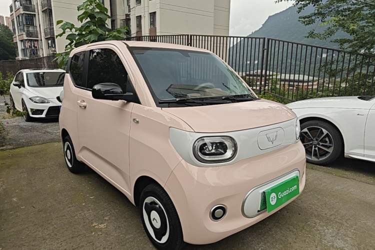 Used Wuling Hongguang MINIEV 2024 3rd Generation 215km Youth Edition Front Right 45 Deg