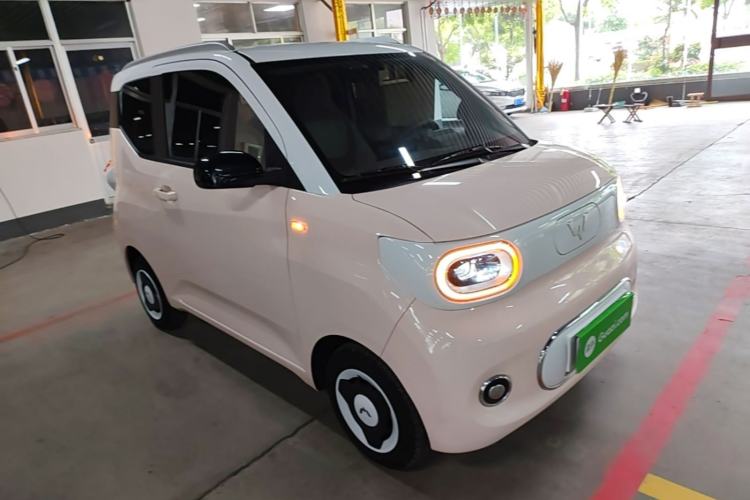 Used Wuling Hongguang MINIEV 2024 3rd Generation 170 km Front Right 45 Deg