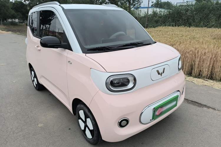 Used Wuling Hongguang MINIEV 2024 3rd Generation 215km Advanced Version Front Right 45 Deg