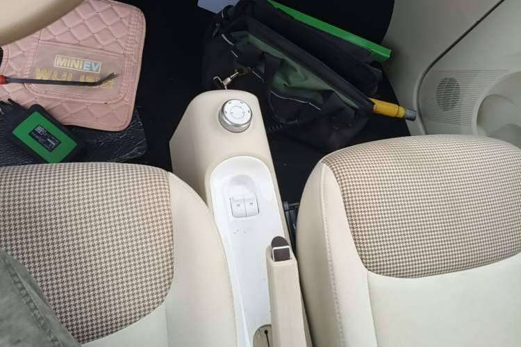 Used Wuling Hongguang MINIEV 2024 3rd Generation 215km Youth Edition Gear Lever