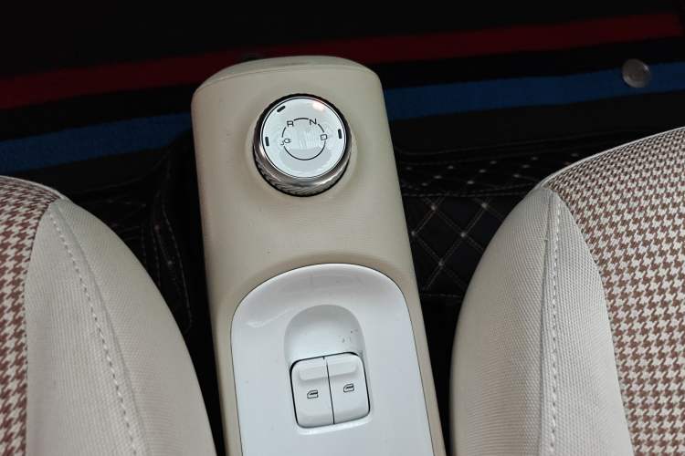 Used Wuling Hongguang MINIEV 2024 3rd Generation 215km Youth Edition Gear Lever