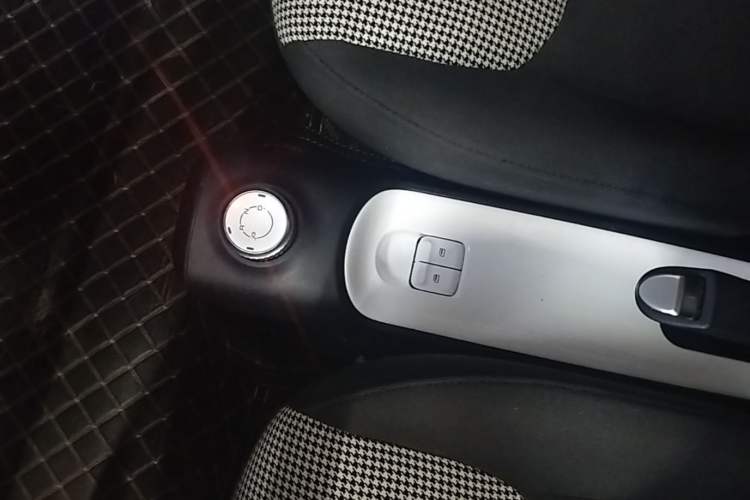 Used Wuling Hongguang MINIEV 2024 3rd Generation 215km Youth Edition Gear Lever