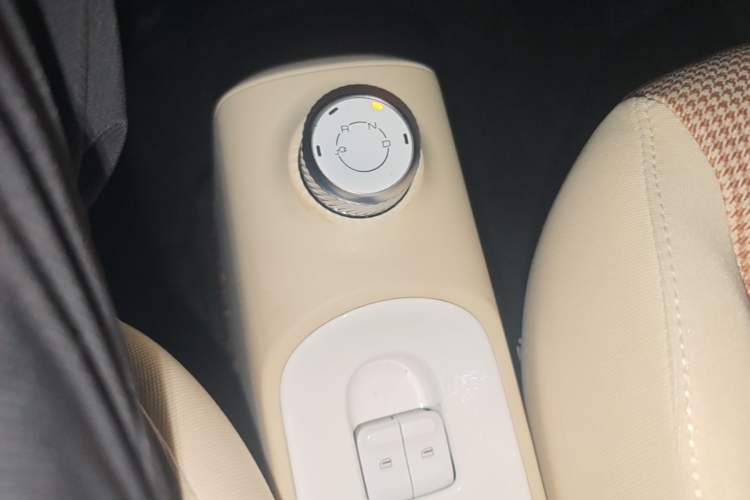 Used Wuling Hongguang MINIEV 2024 3rd Generation 215km Youth Edition Gear Lever