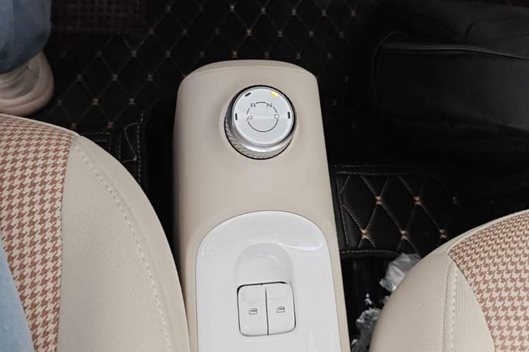 Used Wuling Hongguang MINIEV 2024 3rd Generation 215km Youth Edition Gear Lever
