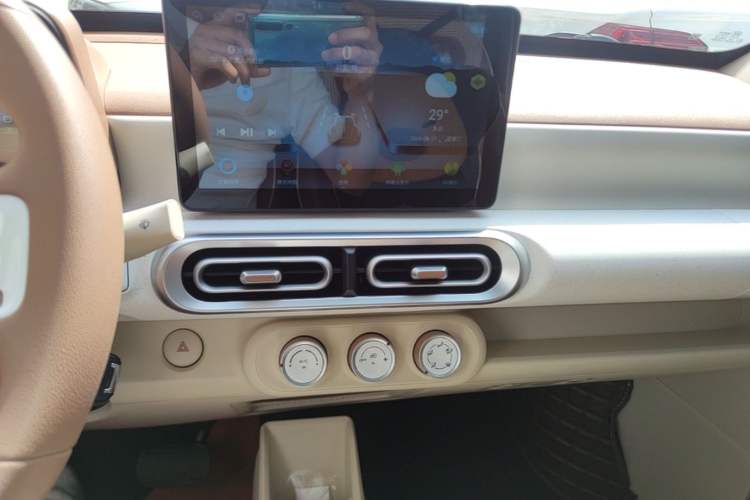 Used Wuling Hongguang MINIEV 2024 3rd Generation 215km Youth Edition Audio And AC Panel