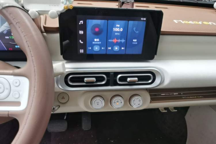 Used Wuling Hongguang MINIEV 2024 3rd Generation 215km Advanced Version Audio And AC Panel