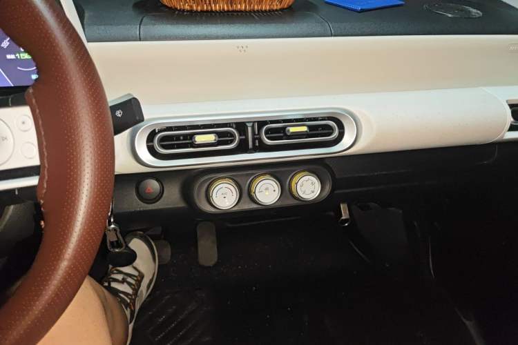 Used Wuling Hongguang MINIEV 2024 3rd Generation 215km Youth Edition Audio And AC Panel