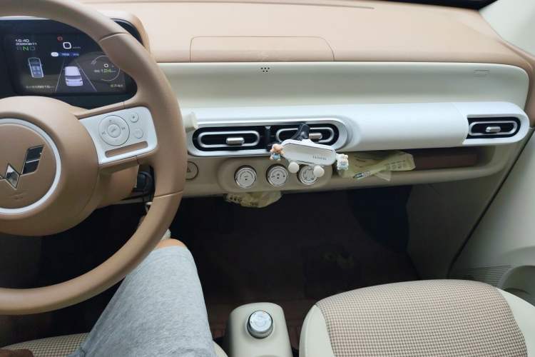 Used Wuling Hongguang MINIEV 2024 3rd Generation 215km Youth Edition Audio And AC Panel