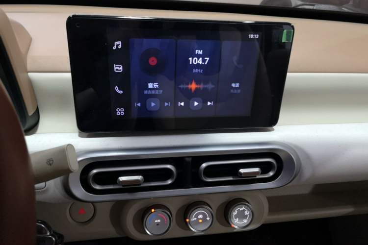Used Wuling Hongguang MINIEV 2024 3rd Generation 215km Youth Edition Audio And AC Panel